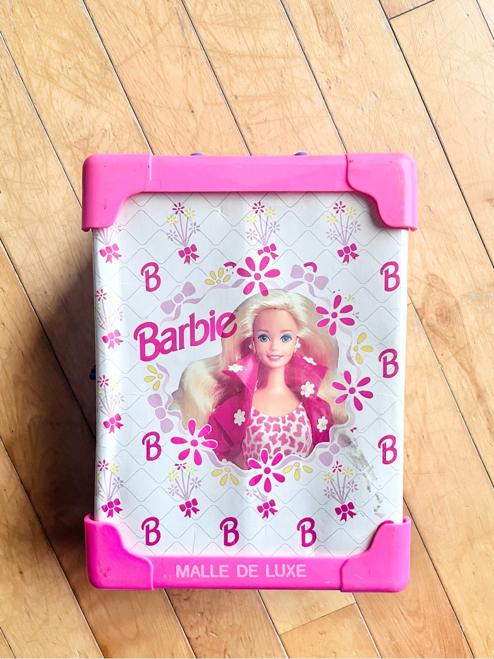 Barbie 90s bundle: Happy Holidays Dolls Collectibles and Deluxe Doll Trunk - Picture 13 of 16